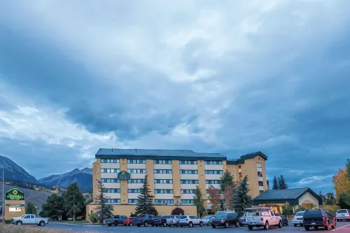 Mountain Valley Inn & Suites