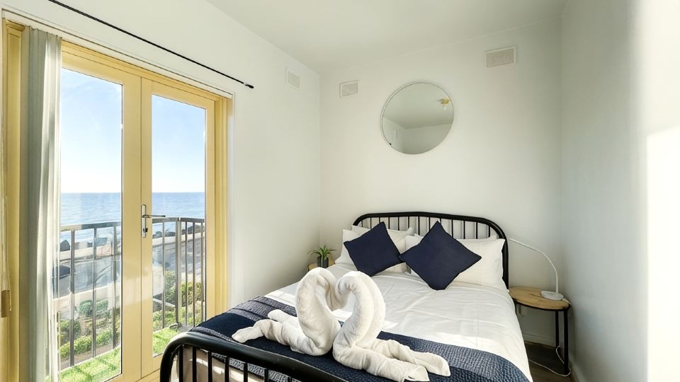 2BR entire apartment beach front 5/22