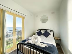2BR entire apartment beach front 5/22
