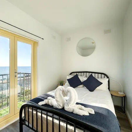 2BR entire apartment beach front 5/22