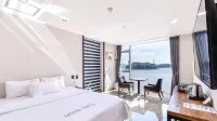 Hotel the L
