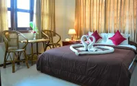 Mom's Guesthouse - Pensions