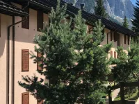 Sasso Rosso Apartment with Alps View Hotels in Folgarida
