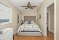 Beautiful 6 bedroom lake house with pontoon available for rent - 3-Star