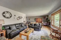 Serene Rustic Haven, Huge Yard & Decks , ZenDen - 3 stjerner