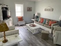 3 blocks from Taylors Creek, 1 mile from Beaufort waterfront and boat ramp - Homestays