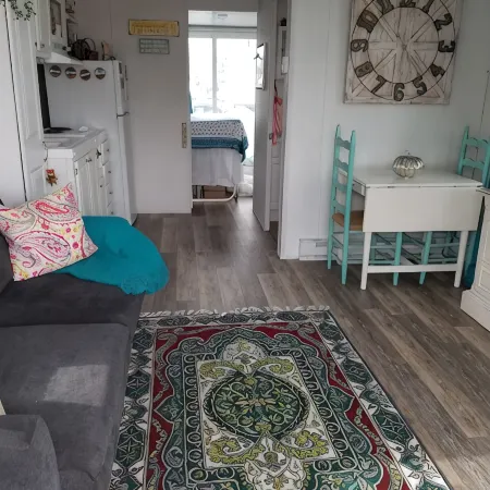 Charlestown Houseboat Walk to attractions Be rocked to sleep