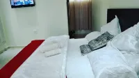 CommonLens Inn - Inns