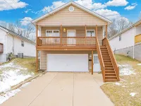 Comfort Awaits at Cozy Get Away - Dog Friendly - 3BD / 2BA + Living Spaces Hotel di Akron