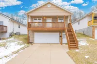 Comfort Awaits at Cozy Get Away - Dog Friendly - 3BD / 2BA + Living Spaces