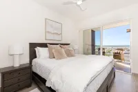 Modern Beachfront Retreat 2 King Suites +