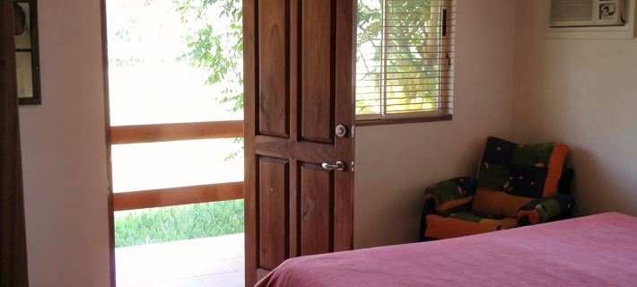 Slice Of Paradise Beach Bungalow, sleeps 2 - 5, full kitchen, 2 baths, AC, &more Hotels in Savegre de Aguirre