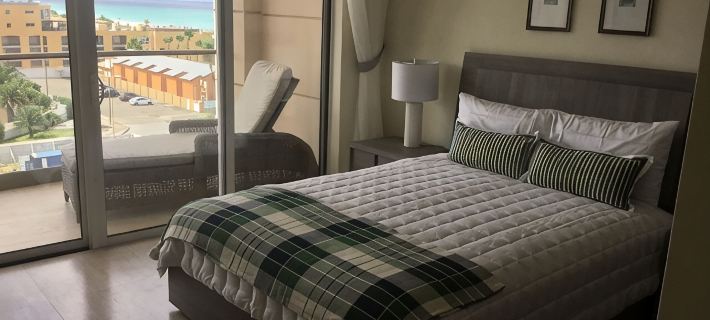 ROYAL PENTHOUSE-New stunning two storey penthouse condo with roof top terrace Hotels in Eagle Beach