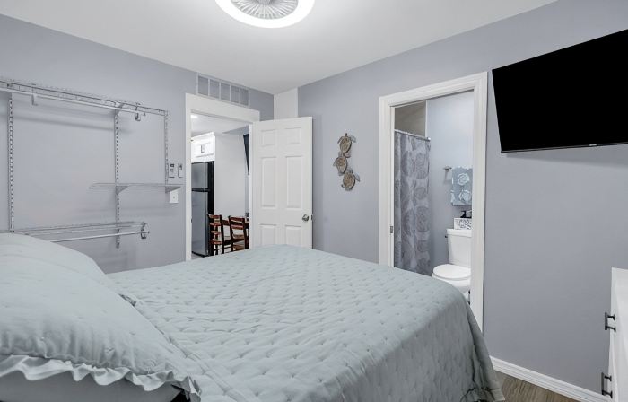 Cozy Modern Studio Getaway in Pinellas Park