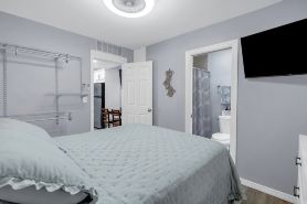 Cozy Modern Studio Getaway in Pinellas Park