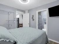 Cozy Modern Studio Getaway in Pinellas Park Hotels in Pinellas Park