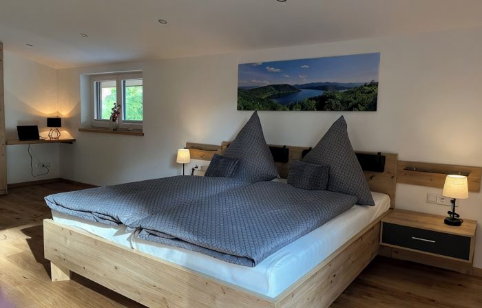 Quietly located modern vacation accommodation with a view of the Edersee National Park