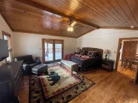 Secluded Mountain Cabin Retreat Near Franklin & Highlands