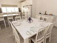 Pantowora Beach Gem. Close to the beach and shops. Hotels in Corlette