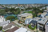 Beach Townhome with Ocean Views, Sleeps 6, Garage Parking Space