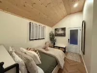Bala Vida Cottage Steps to Lake Muskoka with Fire Pit & New Cedar Barrel Sauna - Boutique