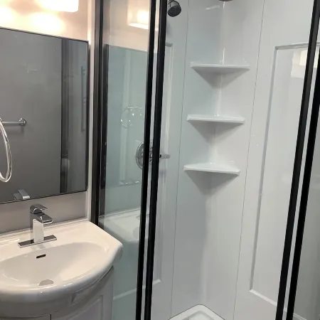 This cozy studio apartment has an ideal location in the heart of downtown.