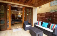 3 min walk to surf, 3bedrooms, Villa, Pool, Steps to the Beach! - Swimmingpools