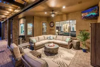 Paradise Palms!! Spacious 6-bedroom house with 3 en-suites. - مسبح خاص