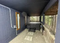 Hot Tub @ Hawkeye's Nest with Peek-A-Boo View - Alphydda