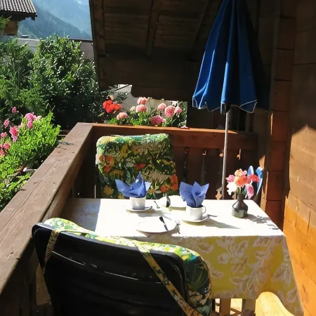 Large app.3-6p,2separate bedrooms,log cabin,cozy,quiet,sunny,close to the center