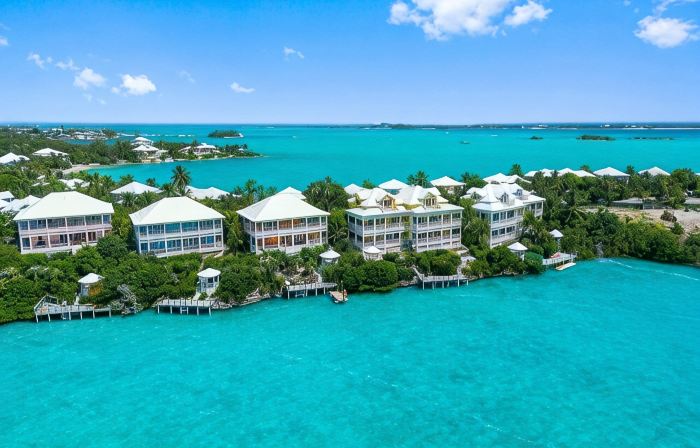Waterfront Villa with Dock, Walk to Beach Club & Rusty Anchor Rest. 3b/r  3.5b/a