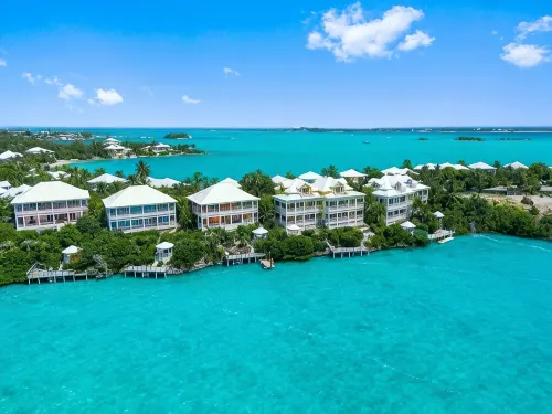 Waterfront Villa with Dock, Walk to Beach Club & Rusty Anchor Rest. 3b/r  3.5b/a - Villas