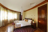 Top of the World Lodges Fort Portal - Parkering