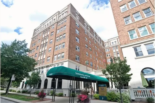 Huge condo in historic hotel near Lake Michigan/Parks/Festivals w/parking - 뷰