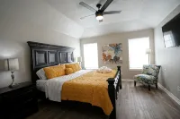 4 Bedroom-2 King Beds GREAT location, minutes to AT&T Stadium and DFW Airport! - Kitchens