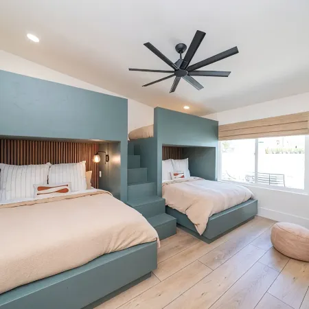 Luxury Pickleball Resort w/Heated Pool,Spa & Firepit, Slps 28 Near Marina