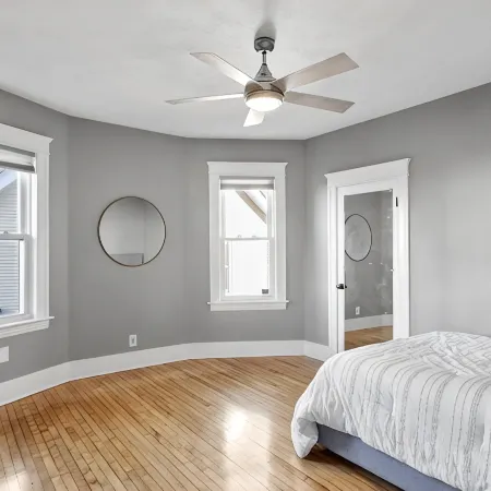 Luxurious 2 BD next to UMass sleep up to 8 with Gym
