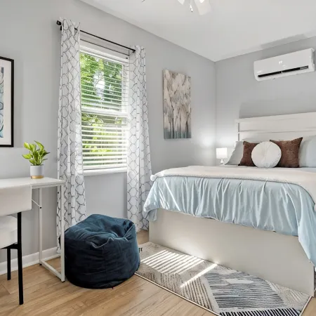 Beautifully Renovated Cottage / Pet-Friendly / Walk to Downtown Black Mountain
