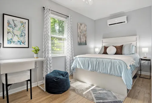 Beautifully Renovated Cottage / Pet-Friendly / Walk to Downtown Black Mountain - 2-Star