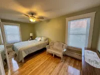 Spacious 7-bedroom house with WiFi, Garage, Sauna, and AC in amazing Calumet - Wifi