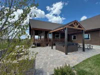Mountain Shores Lodge - lake view - 35 miles to Yellowstone! - 4-Sterne