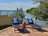 Beautiful River Front Home - Private Pool - Walk to Beach-Kayaks - 4성급