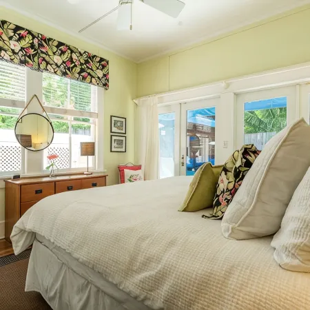 Bottoms up Bungalow - Perfect  2 Bed/2 Bath Private Pool