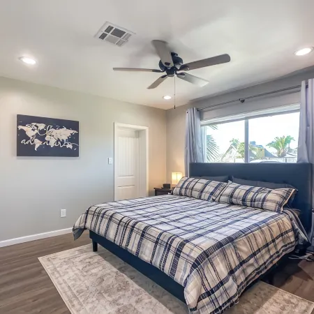 Relaxing Oasis! 5 bedroom 3 bath with Pool