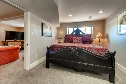 Luxury That is Close to Downtown and Easy Access to Red Rocks! - Apartments