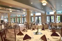 Niagara Crossing Hotel and Spa - parking