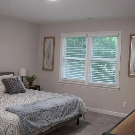 Newly Remodeled 2 BR Townhome Отели рядом с достопримечательностью «Торговый центр Triangle Town Center»