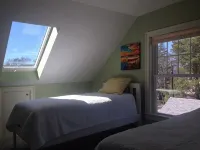 Meredith Bay - Brand New 2nd and 3rd floor Apartment in Private Home
