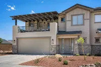 Luxury 5BR Wellness Retreat w/ Private Pool, Hot Tub & Cold Plunge Near Zion - Balcony