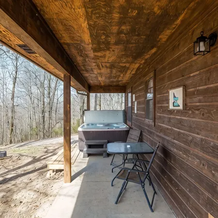 Rustic Coyote Ridge Cabin with a Hot Tub